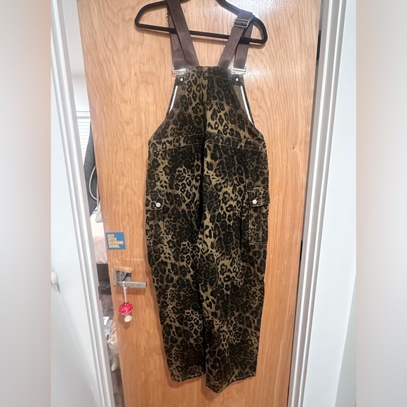 Cheetah print overalls. Oversized - Picture 2 of 4